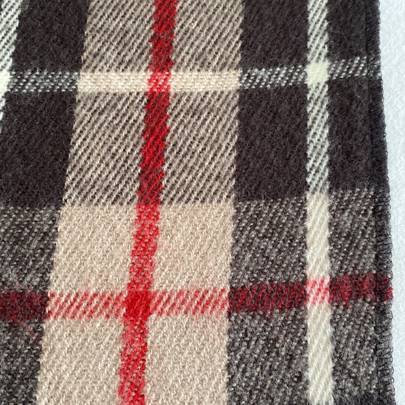 Long Plaid Blanket type Cape twisted fringe at hem - Picture 6 of 6